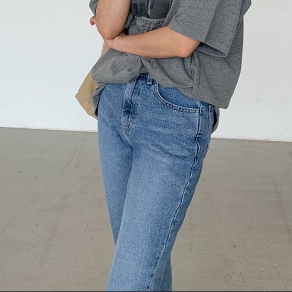 StyleNanda Lightwash Straight Jeans